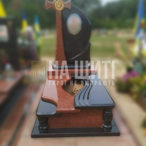Пам'ятник для військового з червоного та чорного граніту з хрестом і тризубом