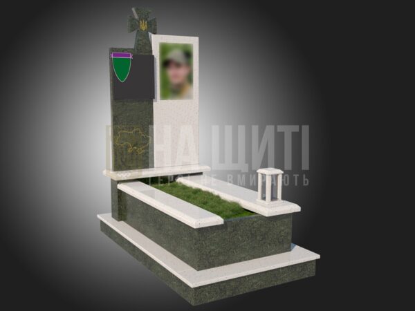 Військовий пам'ятник з хрестом