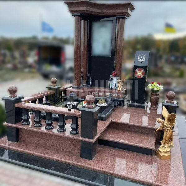 Розкішний червоний гранітний пам'ятник з арковим оформленням