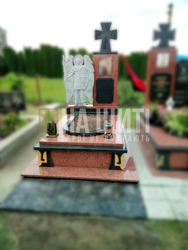 Військові пам'ятники з скульптурами
